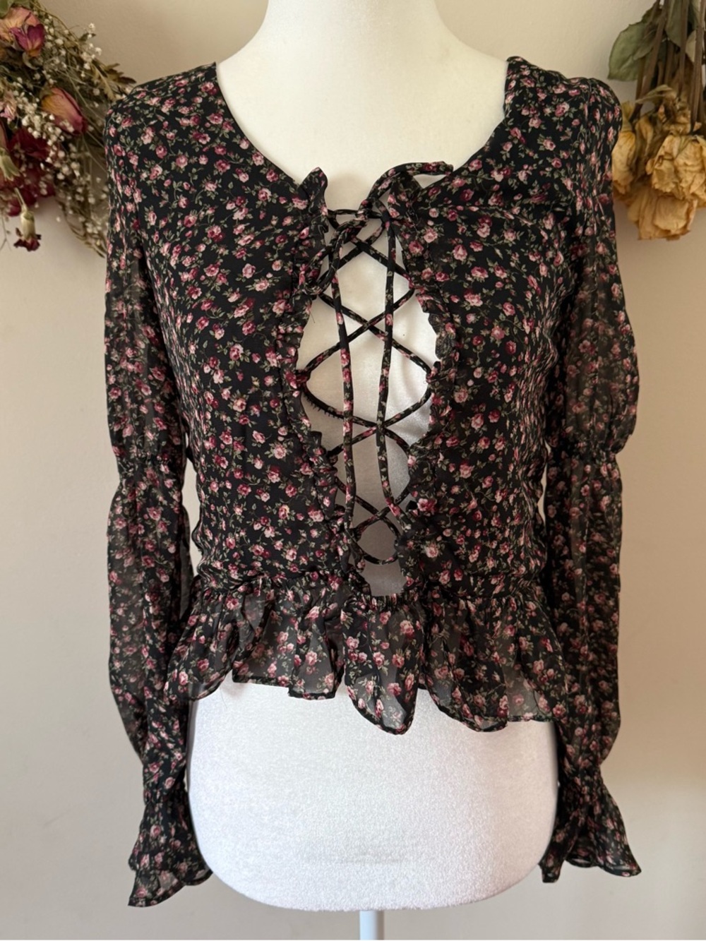 Romantic Fairycore/Whimsigoth Black Floral Crop Top